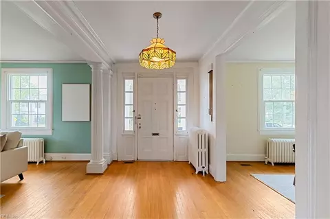 Entry Way - 268 E 40th St, Norfolk, VA 23504 photo 2 of 5