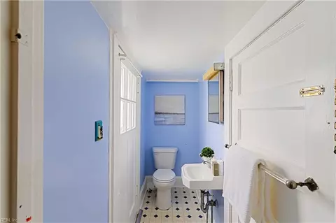 Bath - 268 E 40th St, Norfolk, VA 23504 photo 1 of 3