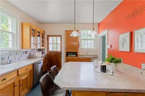 Kitchen - 268 E 40th St, Norfolk, VA 23504 photo 2 of 4