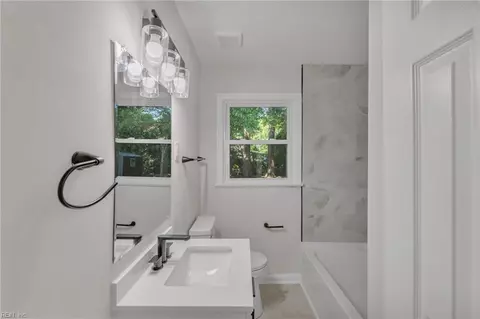Bath - 101 Kidd Blvd, Norfolk, VA 23502 photo 3 of 3