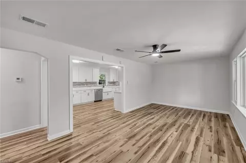 Living - 101 Kidd Blvd, Norfolk, VA 23502 photo 1 of 9