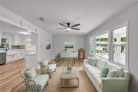 Living - 101 Kidd Blvd, Norfolk, VA 23502 photo 4 of 9