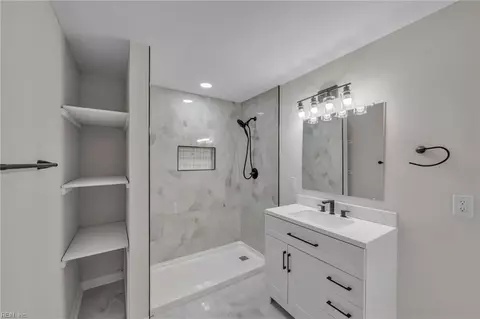 Bath - 101 Kidd Blvd, Norfolk, VA 23502 photo 2 of 3
