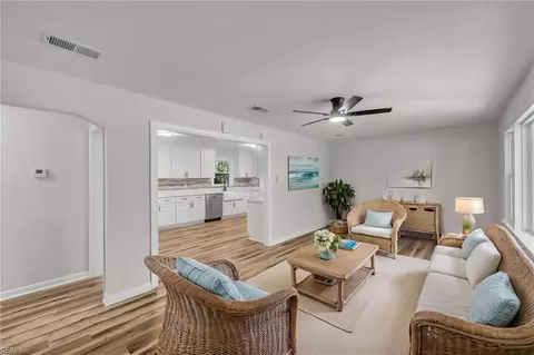 Living - 101 Kidd Blvd, Norfolk, VA 23502 photo 2 of 9