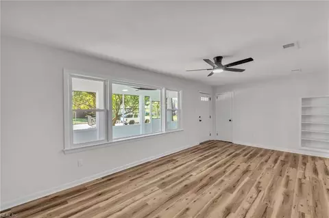 Living - 101 Kidd Blvd, Norfolk, VA 23502 photo 8 of 9