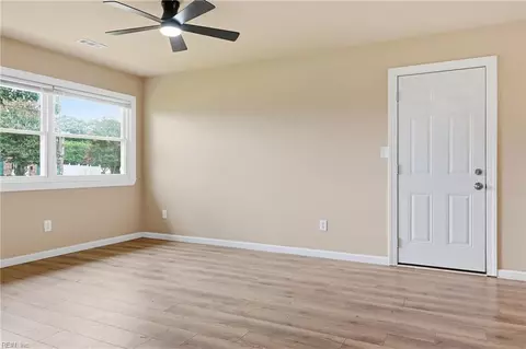 Living - 803 New Bern Ave, Hampton, VA 23669 photo 3 of 5