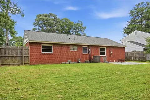 Exterior - 803 New Bern Ave, Hampton, VA 23669 photo 4 of 5