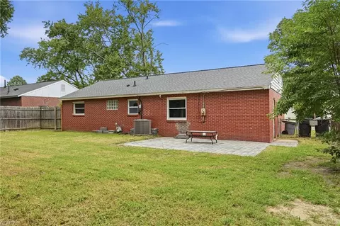 Exterior - 803 New Bern Ave, Hampton, VA 23669 photo 2 of 5