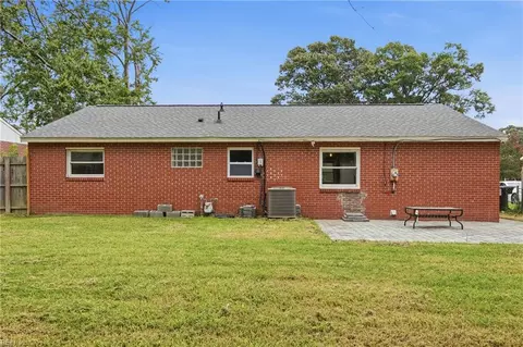 Exterior - 803 New Bern Ave, Hampton, VA 23669 photo 3 of 5