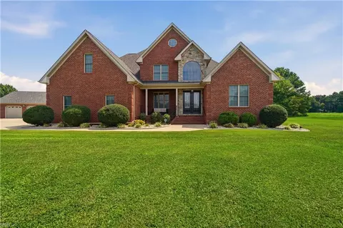1040 Drumcastle Ln, Chesapeake, VA 23323