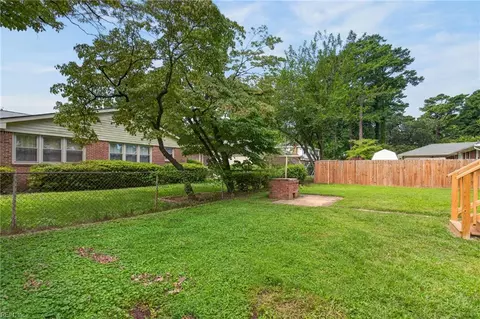 Exterior - 6123 Edison Ave, Norfolk, VA 23502 photo 10 of 11