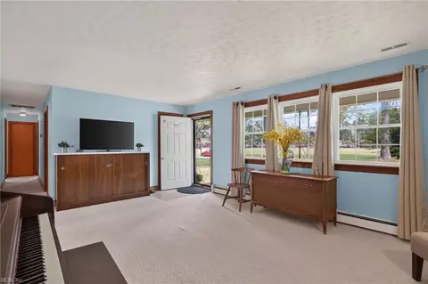 Living - 6123 Edison Ave, Norfolk, VA 23502 photo 1 of 7