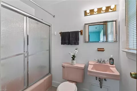 Bath - 6123 Edison Ave, Norfolk, VA 23502 photo 2 of 2