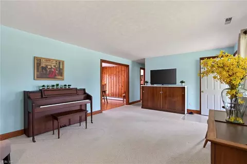 Living - 6123 Edison Ave, Norfolk, VA 23502 photo 4 of 7
