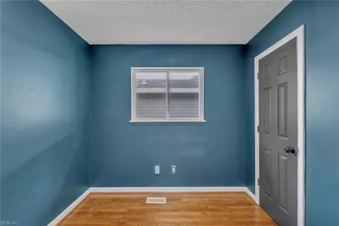 Bedroom - 724 Hemlock Ave, Hampton, VA 23661 photo 3 of 18