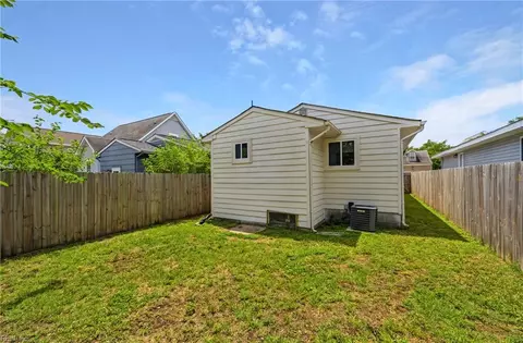 Exterior - 724 Hemlock Ave, Hampton, VA 23661 photo 5 of 6