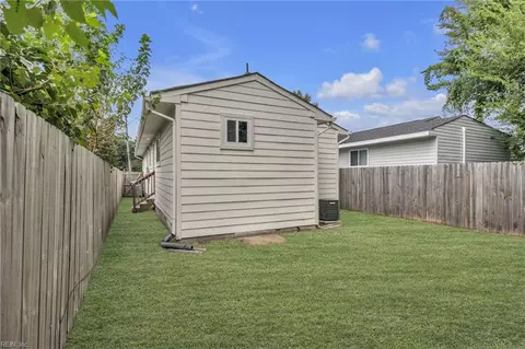 Exterior - 724 Hemlock Ave, Hampton, VA 23661 photo 6 of 12
