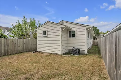 Exterior - 724 Hemlock Ave, Hampton, VA 23661 photo 12 of 12