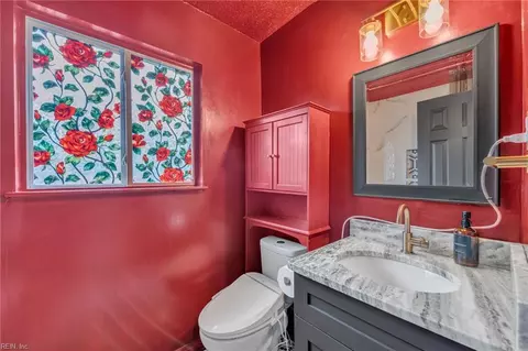 Bath - 724 Hemlock Ave, Hampton, VA 23661 photo 2 of 2