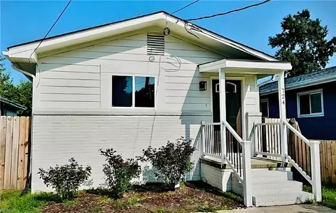 Exterior - 724 Hemlock Ave, Hampton, VA 23661 photo 6 of 6