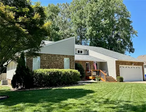1060 Commodore Dr, Virginia Beach, VA 23454