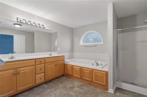 Bath - 309 Roberta Dr, Hampton, VA 23666 photo 2 of 5