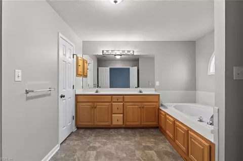 Bath - 309 Roberta Dr, Hampton, VA 23666 photo 3 of 5