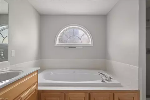 Bath - 309 Roberta Dr, Hampton, VA 23666 photo 5 of 5