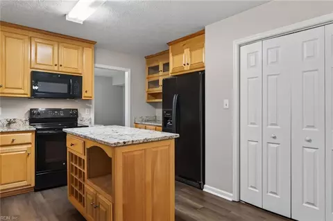 Kitchen - 309 Roberta Dr, Hampton, VA 23666 photo 3 of 6