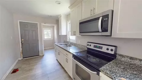 Entry Way - 2404 E Washington St, Suffolk, VA 23434 photo 6 of 12