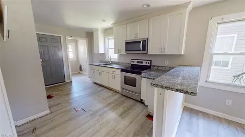 Entry Way - 2404 E Washington St, Suffolk, VA 23434 photo 2 of 12