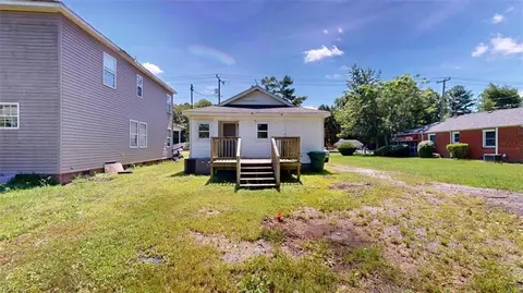 Exterior - 2404 E Washington St, Suffolk, VA 23434 photo 1 of 1