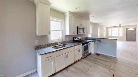 Entry Way - 2404 E Washington St, Suffolk, VA 23434 photo 10 of 12