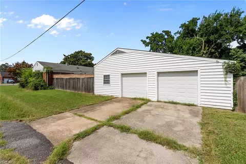 Exterior - 1814 Canterbury Rd, Hampton, VA 23666 photo 2 of 2