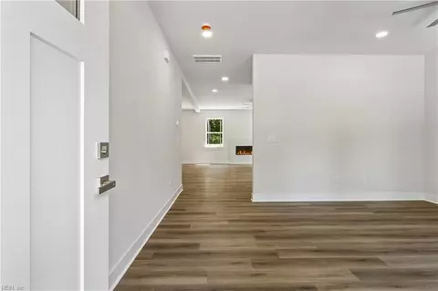 Entry Way - 14 Riding Path, Hampton, VA 23669 photo 1 of 3
