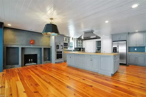 Kitchen - 14 Eagle Point Rd, Hampton, VA 23669 photo 7 of 8