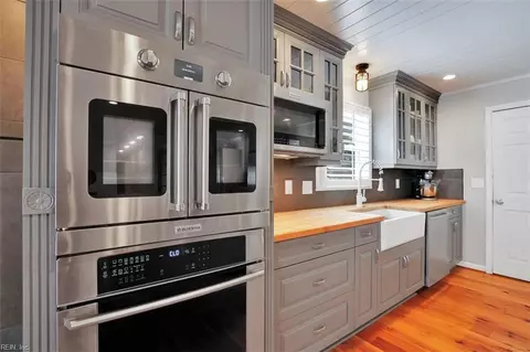 Kitchen - 14 Eagle Point Rd, Hampton, VA 23669 photo 2 of 8