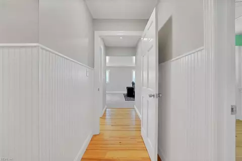 Entry Way - 14 Eagle Point Rd, Hampton, VA 23669 photo 2 of 5