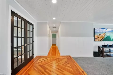 Entry Way - 14 Eagle Point Rd, Hampton, VA 23669 photo 1 of 5