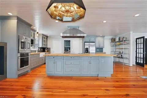 Kitchen - 14 Eagle Point Rd, Hampton, VA 23669 photo 6 of 8