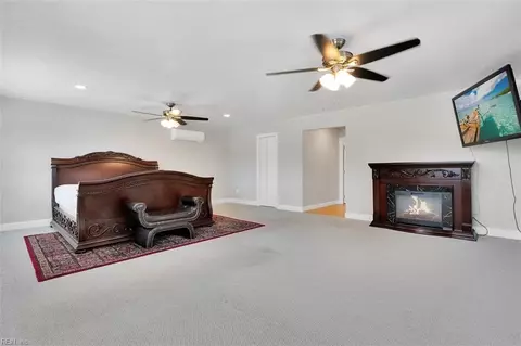 Bedroom - 14 Eagle Point Rd, Hampton, VA 23669 photo 5 of 5