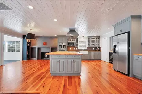 Kitchen - 14 Eagle Point Rd, Hampton, VA 23669 photo 5 of 8