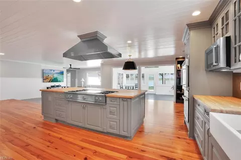 Kitchen - 14 Eagle Point Rd, Hampton, VA 23669 photo 4 of 8