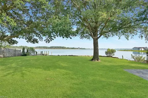 Exterior - 14 Eagle Point Rd, Hampton, VA 23669 photo 5 of 7