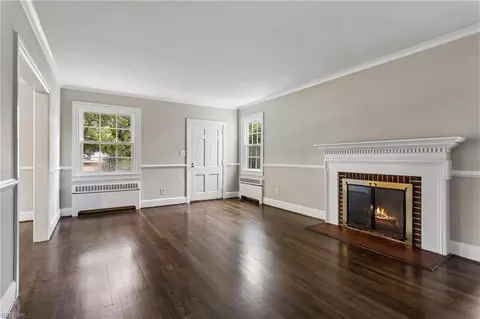Living - 2401 Chesapeake Ave, Hampton, VA 23661 photo 2 of 7