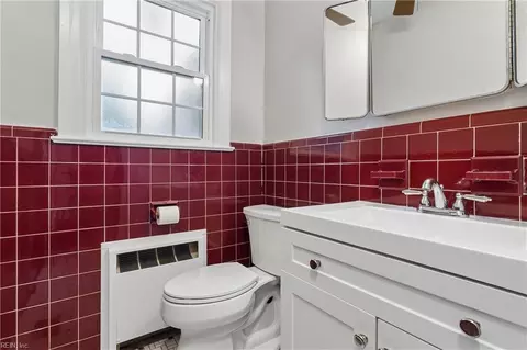 Bath - 2401 Chesapeake Ave, Hampton, VA 23661 photo 1 of 3