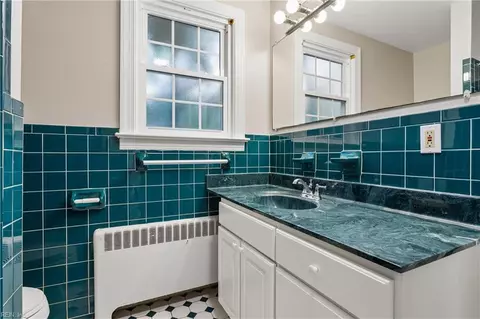 Bath - 2401 Chesapeake Ave, Hampton, VA 23661 photo 3 of 3