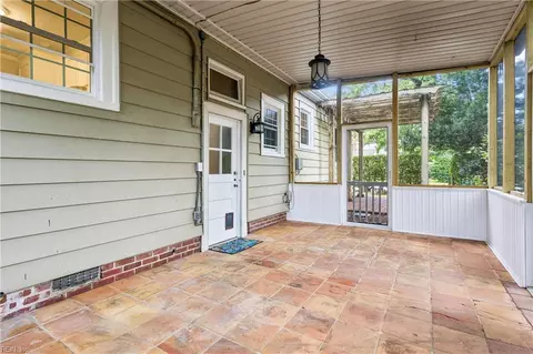 Exterior - 2401 Chesapeake Ave, Hampton, VA 23661 photo 4 of 7