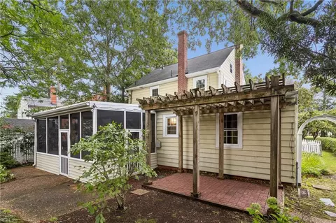 Exterior - 2401 Chesapeake Ave, Hampton, VA 23661 photo 6 of 7