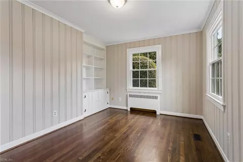 Living - 2401 Chesapeake Ave, Hampton, VA 23661 photo 4 of 7